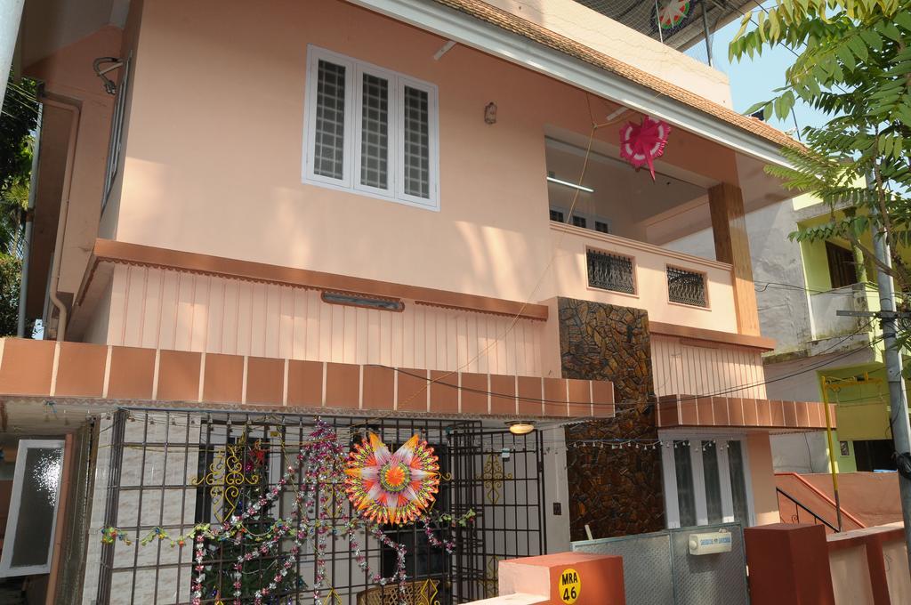 Valiyathayil Home Stay Kochi Exterior photo